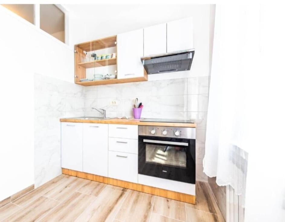 Apartments Niko Novalja Εξωτερικό φωτογραφία