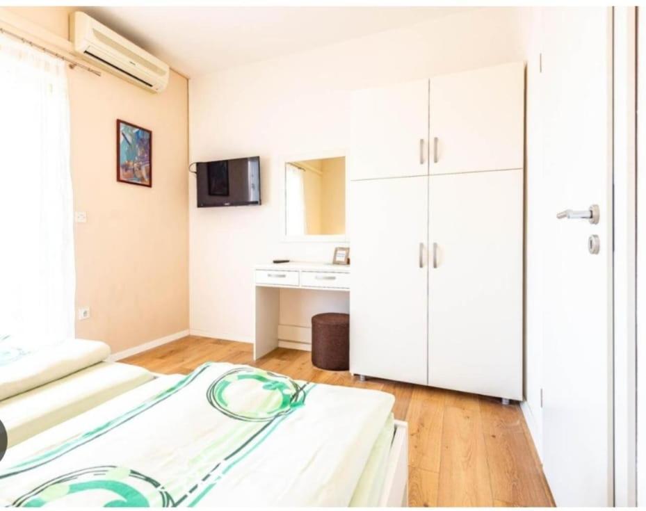Apartments Niko Novalja Εξωτερικό φωτογραφία
